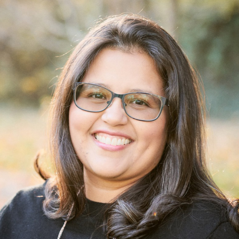 Headshot photo of Dayna Muñiz